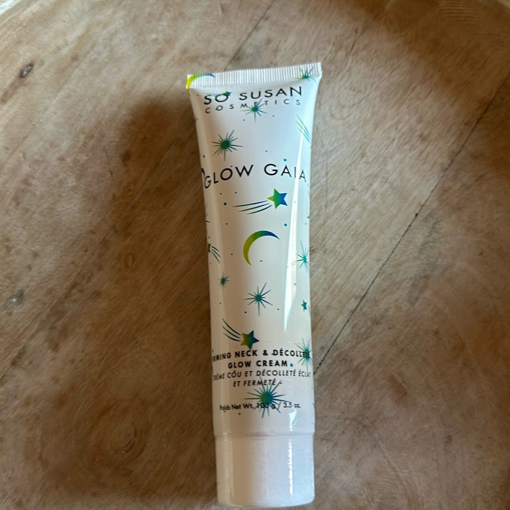 Firming neck & décolleté glow cream. New.